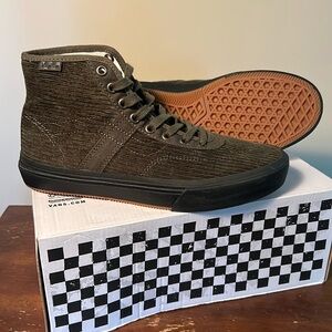 Vans Men's Crockett High Pro Decon in Versatile & Stylish Corduroy Olive / Black